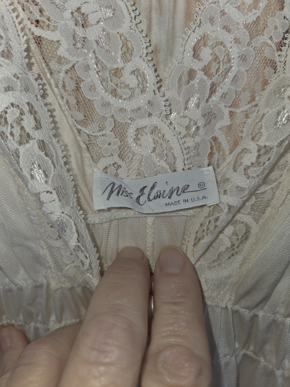Vintage Miss Elaine Cream Lace V-Neck Maxi Nightgown Boudoir. Size M - Picture 3 of 5
